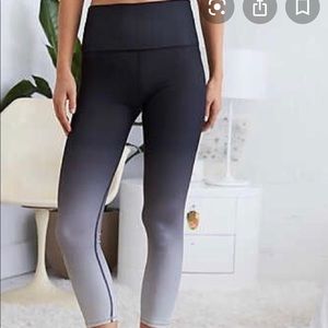 NWT Aerie Black/Gray Ombré 3/4 Leggings Size S